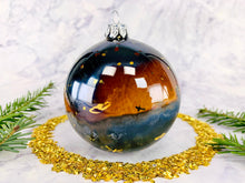 Load image into Gallery viewer, Dusky Ornament